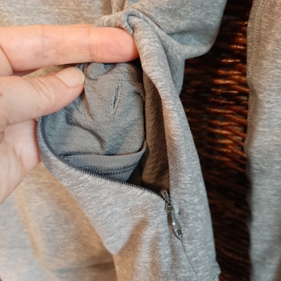 Lululemon Shirt 4 Gray Think Fast Pullover Minimalist Quarter Zip Athleisure Gym - Picture 8 of 9